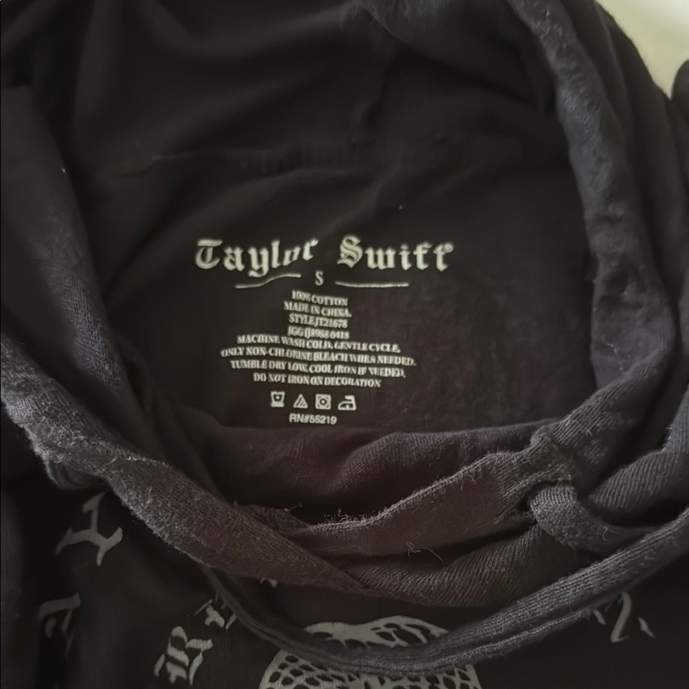 Taylor Swift Reputation Hoodie - Picture 5 of 5